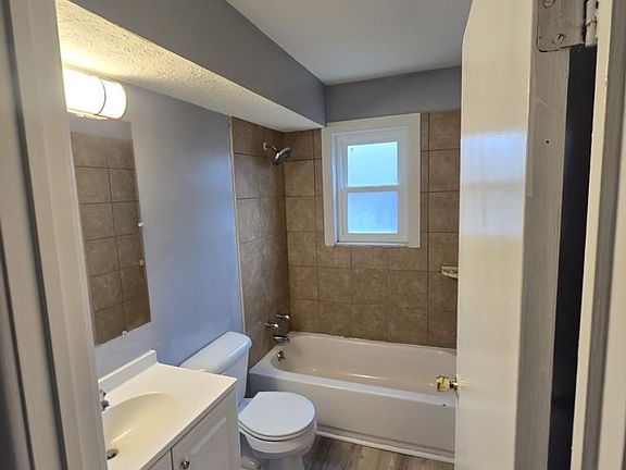 5th image of 3104 Springfield Dr APT 3