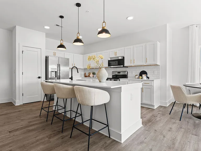 175 W Black St #201 — Photo 10
