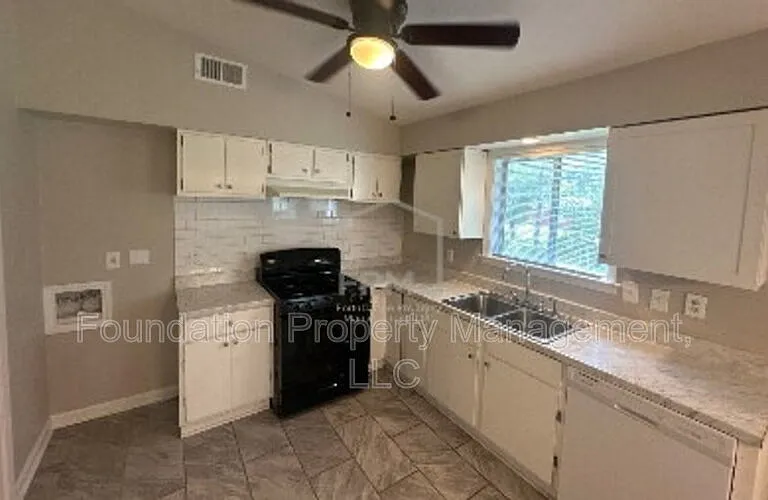 2237 Gayle Ave — Photo 3