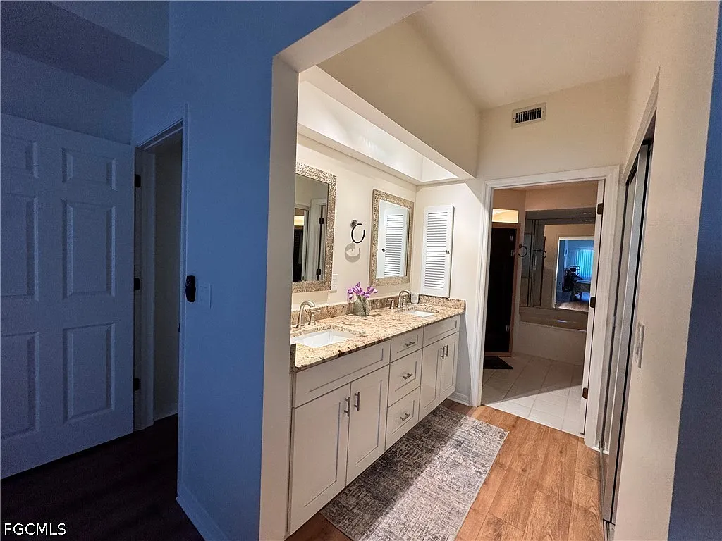 2 bed, 2.0 bath, 1700 sqft, $2,650 — Photo 2