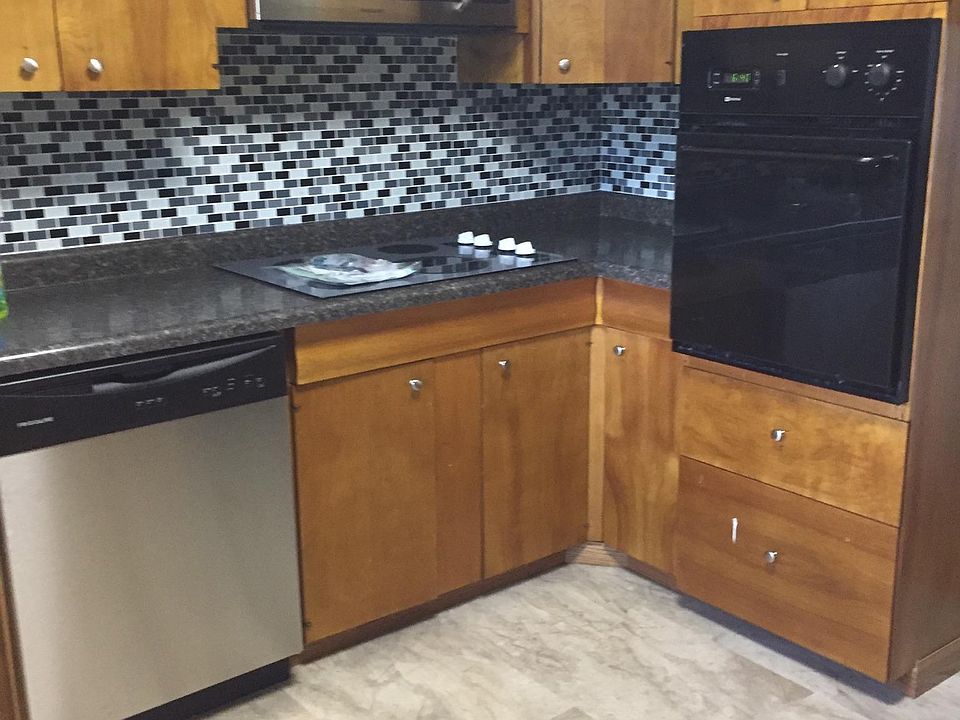 2nd image of 628 Sunset St