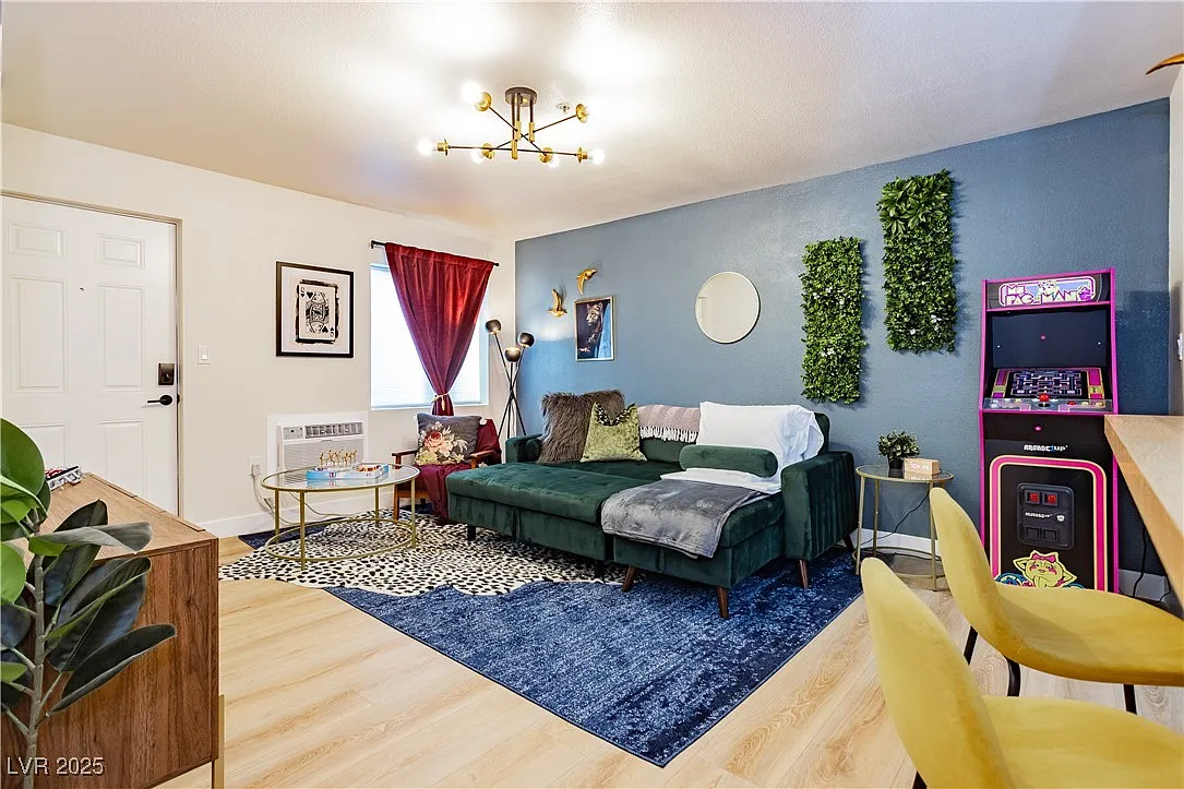1 bed, 1.0 bath, 3315 sqft, $1,895 — Photo 3