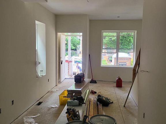 3rd image of 1224 Empire Ave
