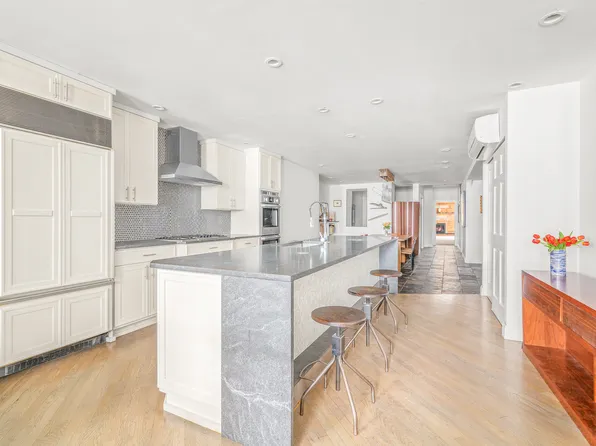 7 East 9th Street image 1 of 8