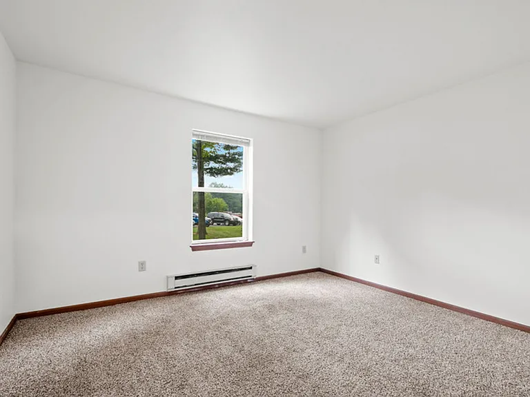 Weston Pines Apartments — Photo 13