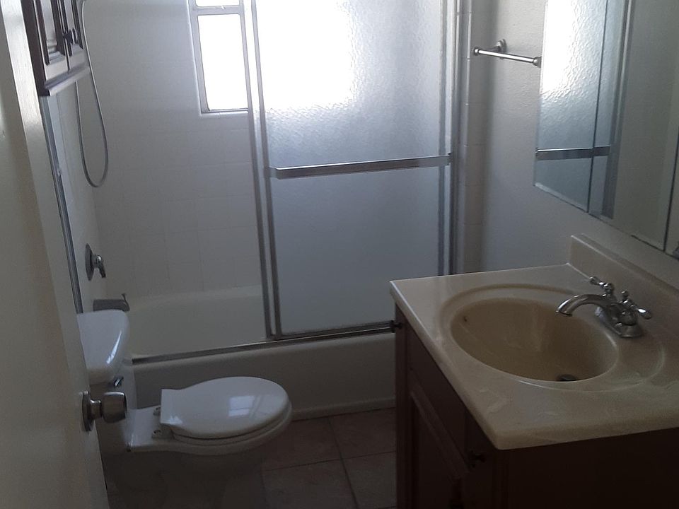 2nd image of 115 1/2 La Verne Ave