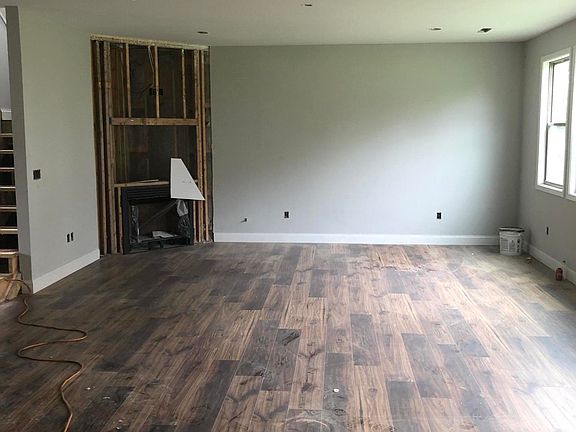 2nd image of 10385 Ivy Hollow Dr