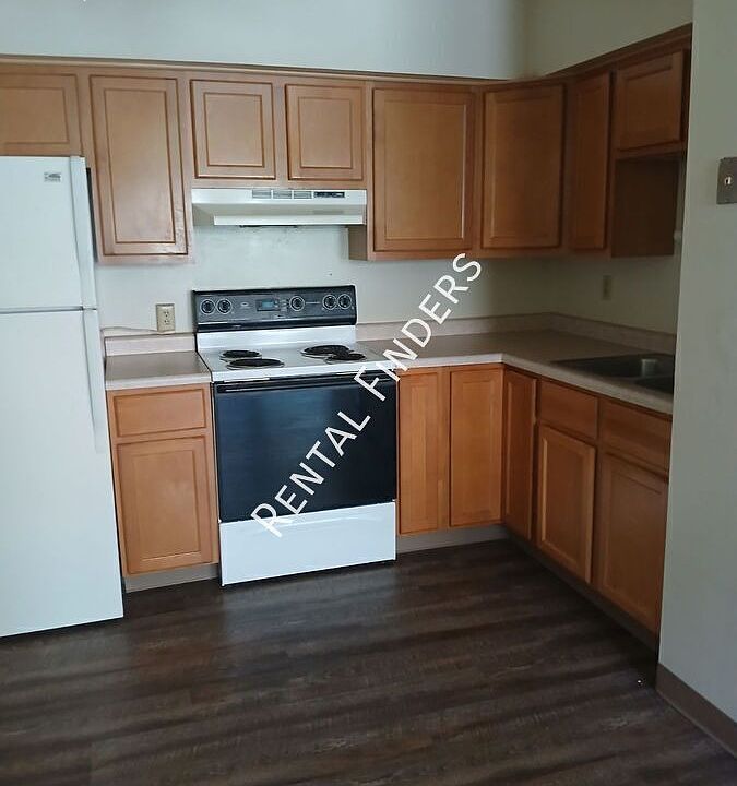 1st image of 10 Cottage Row #5