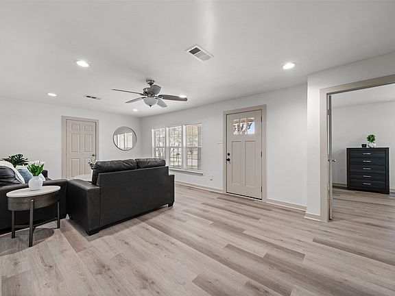 3rd image of 3544 Bluebird St