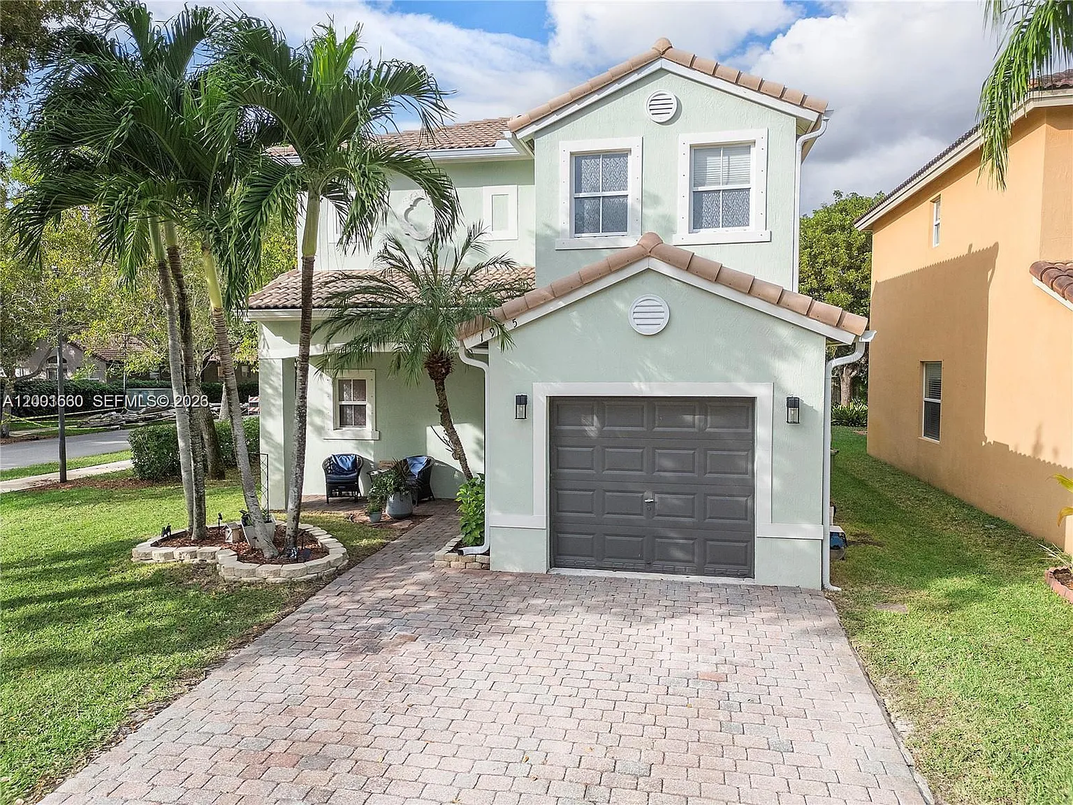 3 bed, 2.5 bath, 2194 sqft, $2,950 — Photo 3