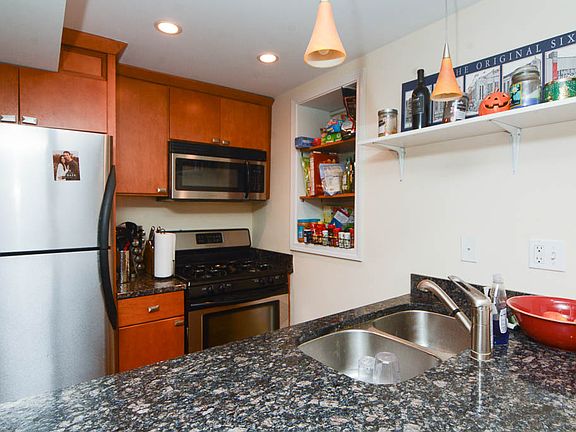 4th image of 1509 W Wellington Ave #G