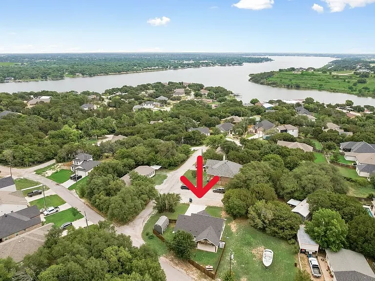 2601 Houston Ct — Photo 2