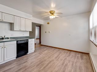 410 W Jackson St #410, Woodstock, IL 60098