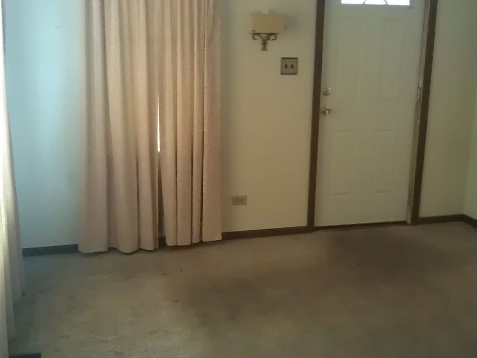 1st image of 750 Crosby St NW