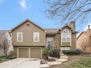 18443 W 160th Ter, Olathe, KS 66062