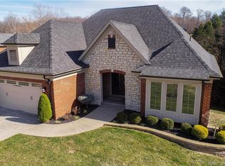 1012 Charlet Ridge Dr, Floyds Knobs, IN 47119