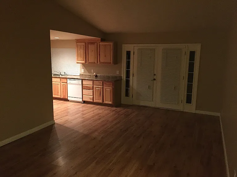 306 Tamarack Dr — Photo 2