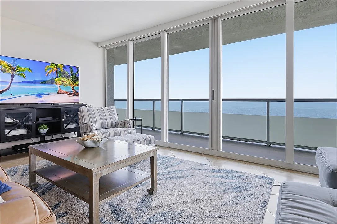 2 bed, 1112 sqft, $10,000 — Photo 2