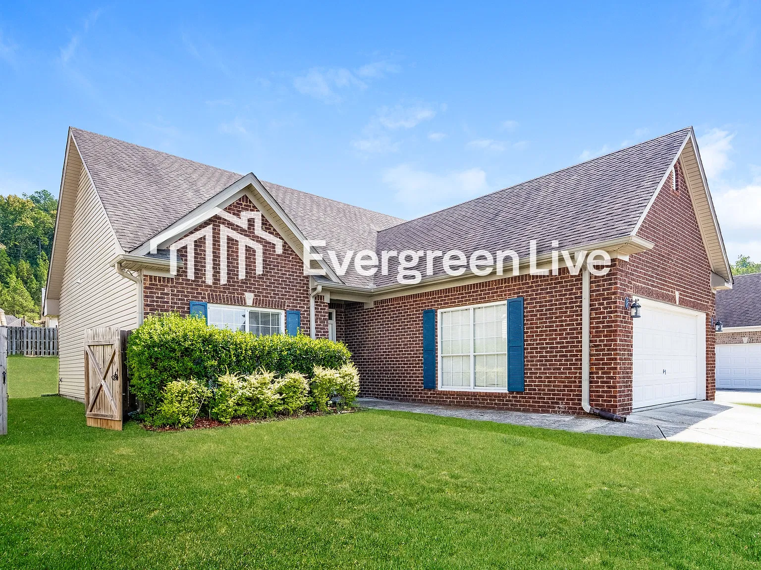 3 bed, 2.0 bath, 1279 sqft, $1,645 — Photo 3