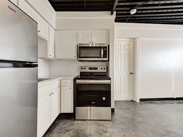 1325 W Lindsey St — Photo 11