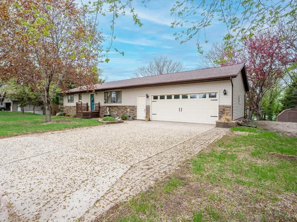 1530 S Prairie Ave, Fairmont, MN 56031