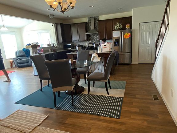 2nd image of 212 Weeping Willow Run Dr