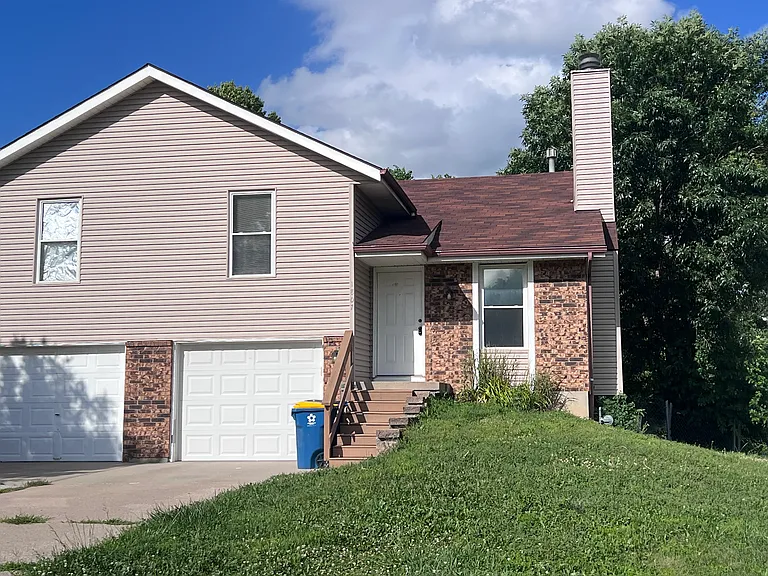 1807 Andrea Dr — Photo 1