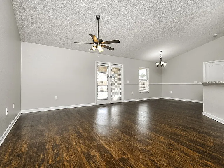 6025 Live Oak Dr — Photo 3