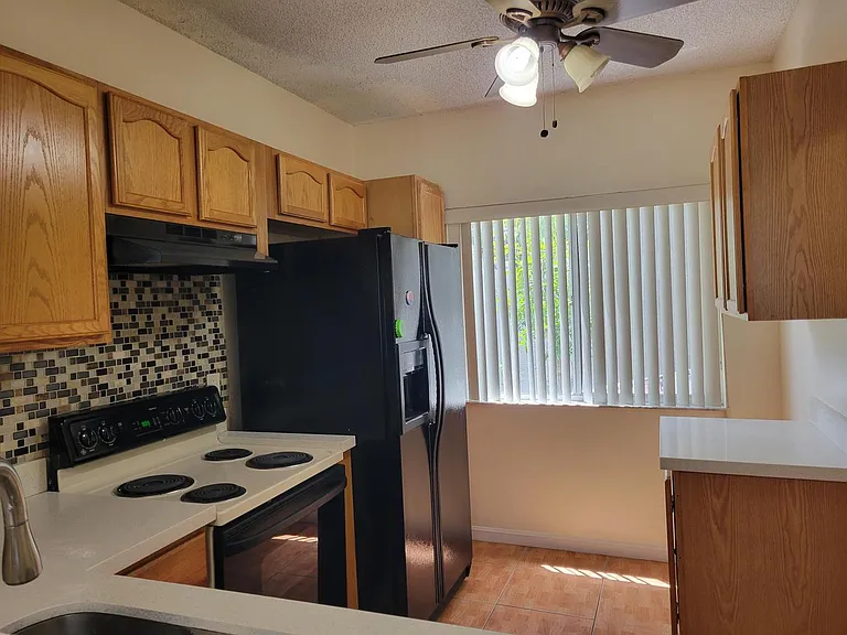 2306 SW 82nd Ter — Photo 3