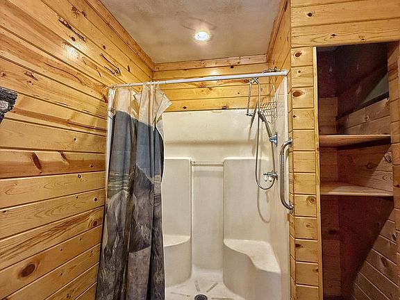 3rd image of 4068 Six Mile Rd