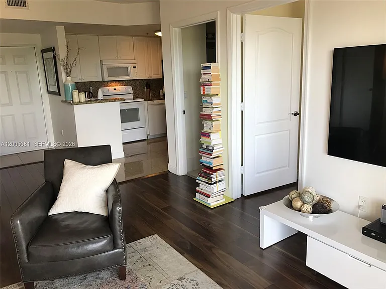 1627 SW 37th Ave #405 — Photo 3