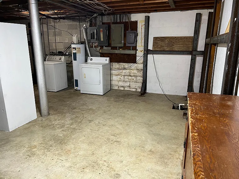 606 S Montgomery St — Photo 9