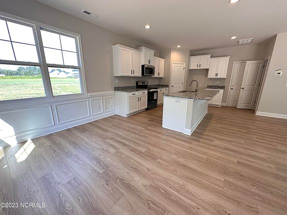 4th image of 386 Jackson Pond Drive
