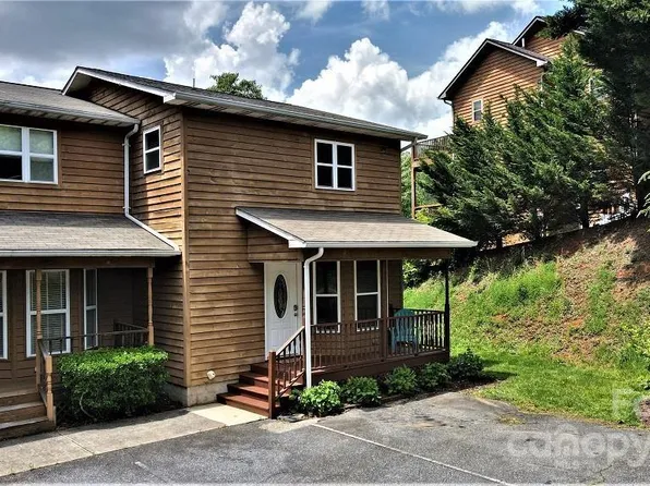 151 Country Club Dr, Whittier, NC 28789