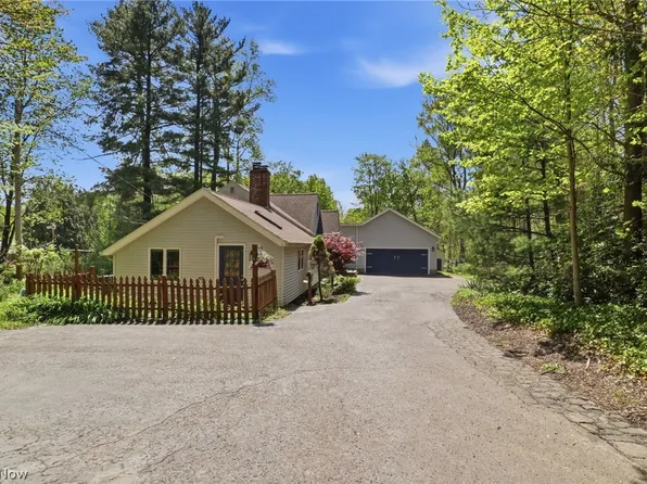 8977 Cedar Rd, Chesterland, OH 44026