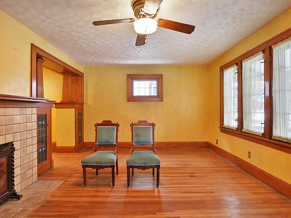 3rd image of 214 Olentangy St