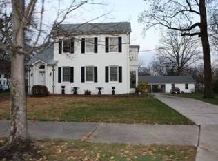 1403 Henry St, Alton, IL 62002