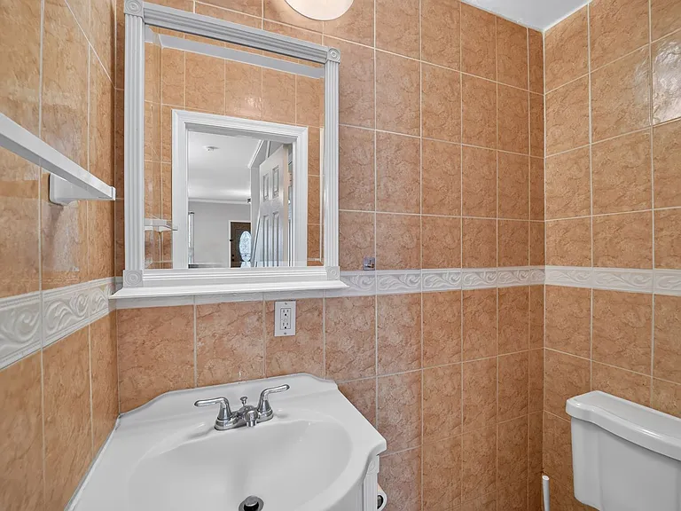 1004 Girard St NW — Photo 7