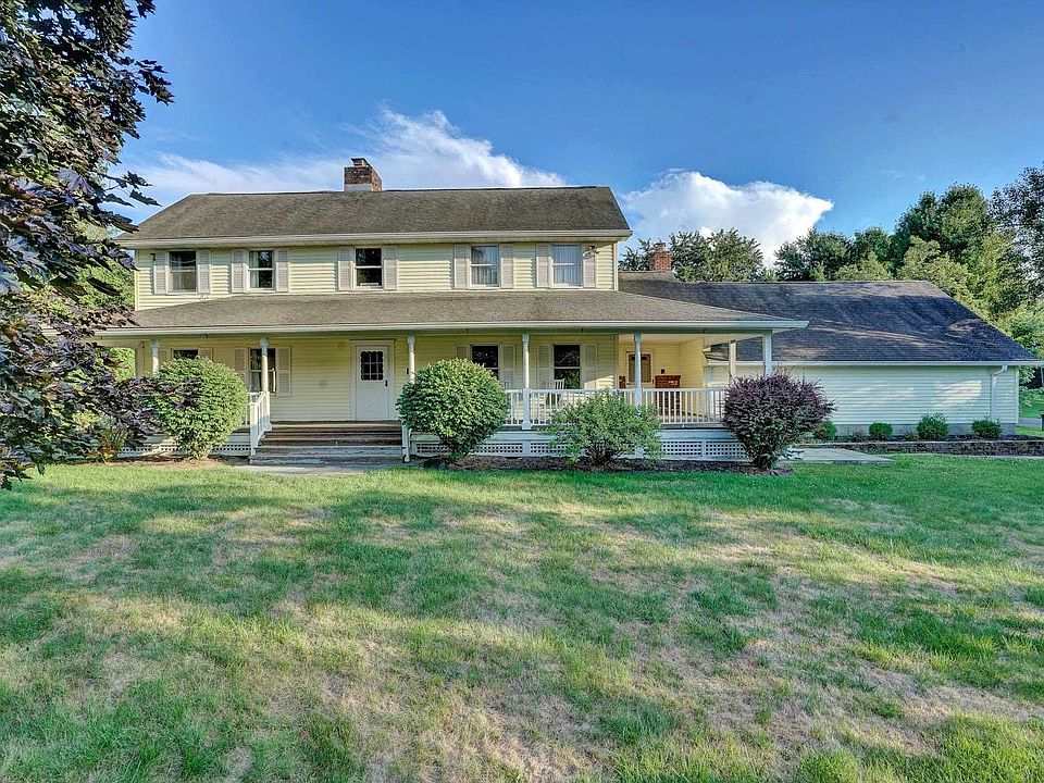1st image of 3 Briarwood Ln