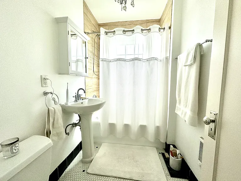 1509 NE 10th Ave #302 — Photo 5