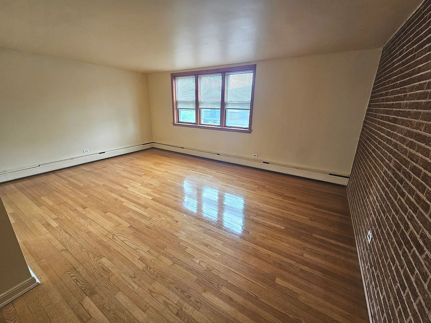 Spacious 1 bedroom, 1 bathroom in Evanston — Photo 3