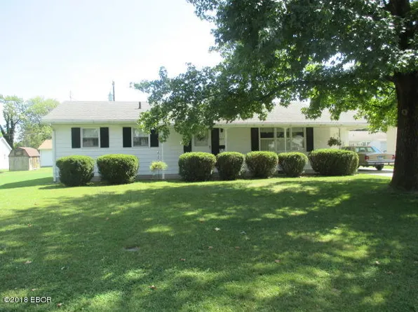 527 Sara Dr, Centralia, IL 62801