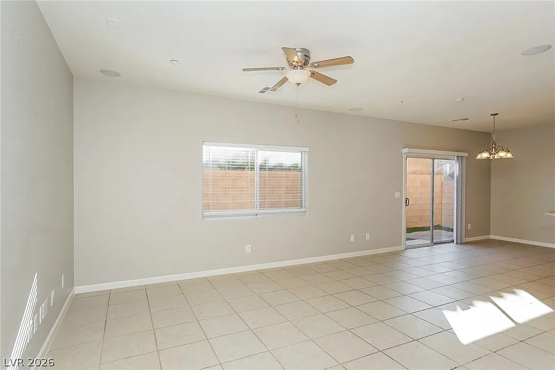 4 bed, 2.5 bath, 1619 sqft, $2,200 — Photo 2