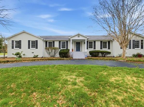 1270 Flatt Cir, Cookeville, TN 38501