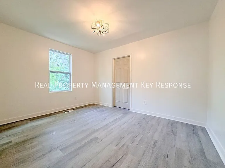 2713 Alameda St #A — Photo 7