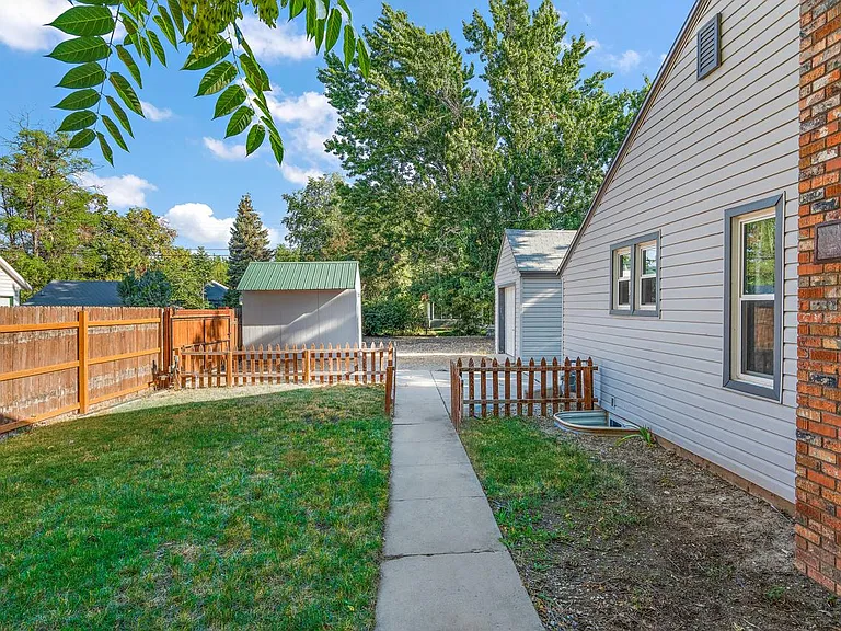 4426 W Irving St — Photo 36