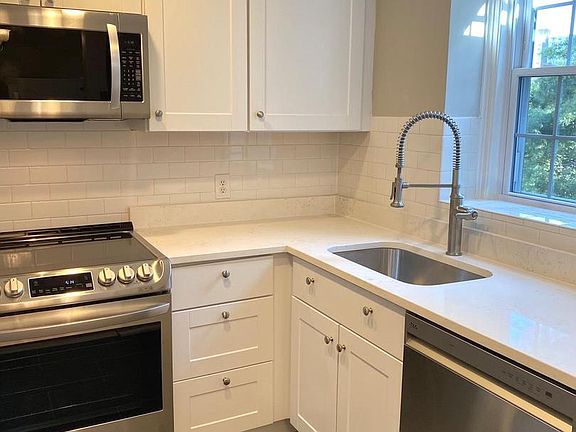 4th image of 3006 S Columbus St APT B2