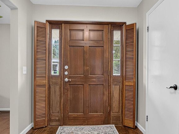 4th image of 805 11th St NE