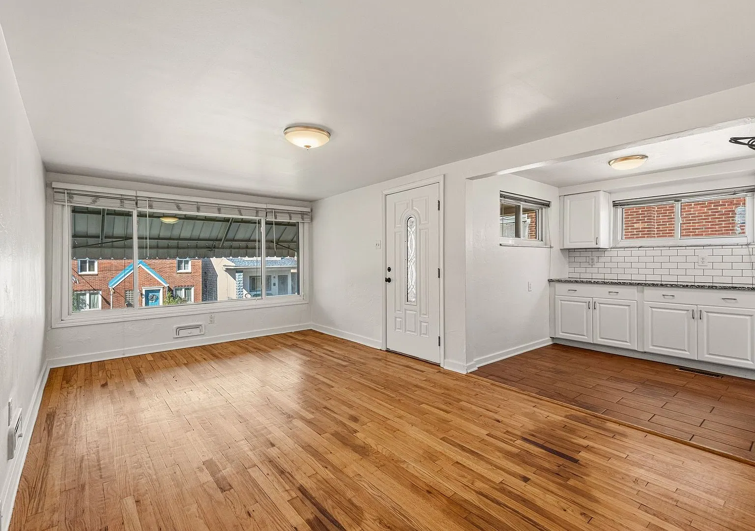 Gorgeous 2 bedroom in Mt. Washington available now! — Photo 3