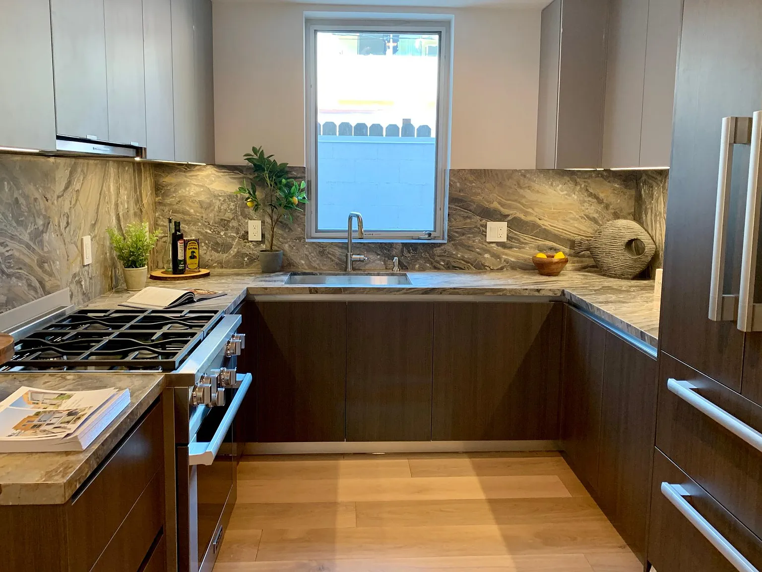 1155 N Fuller Ave — Photo 3